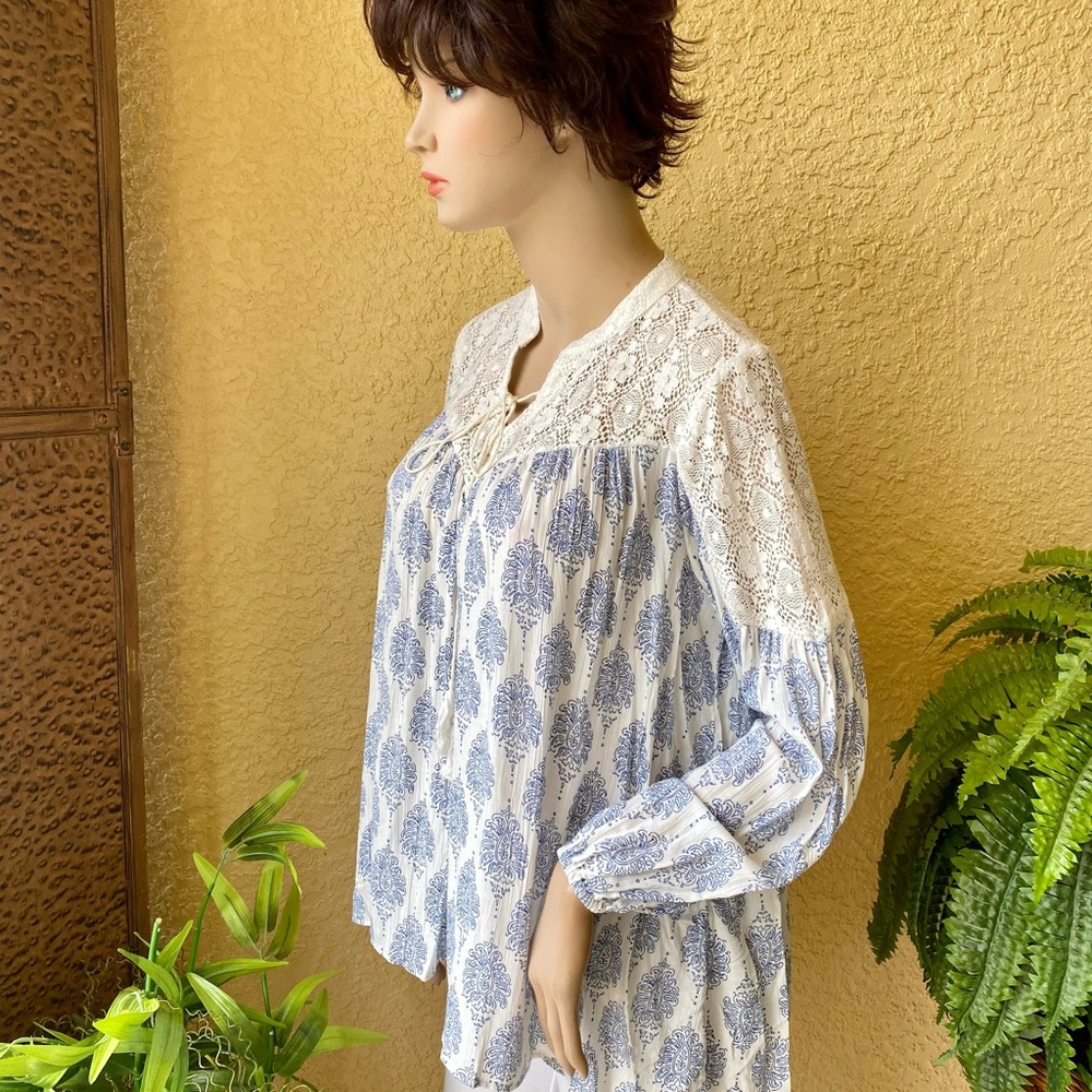 Lola P brand blue & white pheasant top - Picture 4 of 8